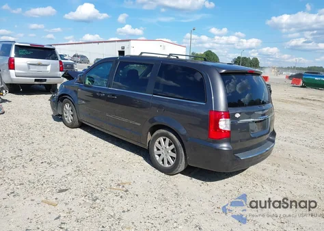 2015 Chrysler Town & Country Touring z USA, uszkodzony, nr VIN 2C4RC1BG3FR716226